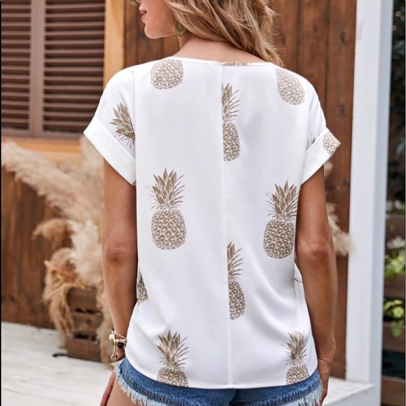 Woman’s Pineapple Print Short Sleeved Top - Picture 3 of 6